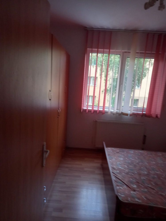 Apartament 3 camere, situat în zona Astra