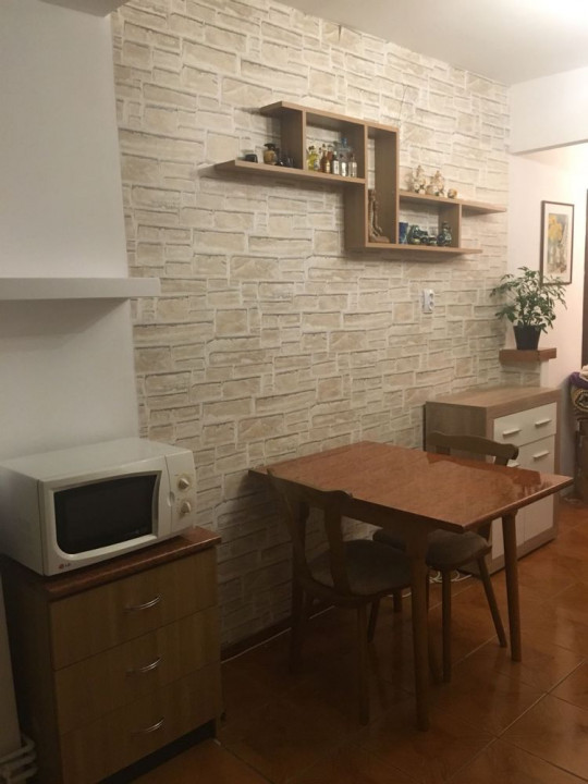 Apartament 2 camere(mobilat), situat în zona Grivitei(Mircea cel Batran)