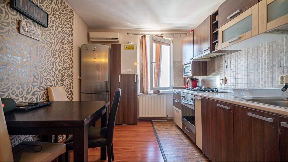 Apartament 3 camere  decomandat  mobilat si utilat