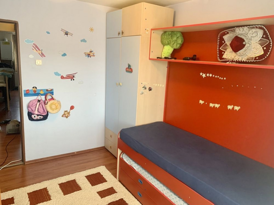 Apartament 3 camere  decomandat  mobilat si utilat