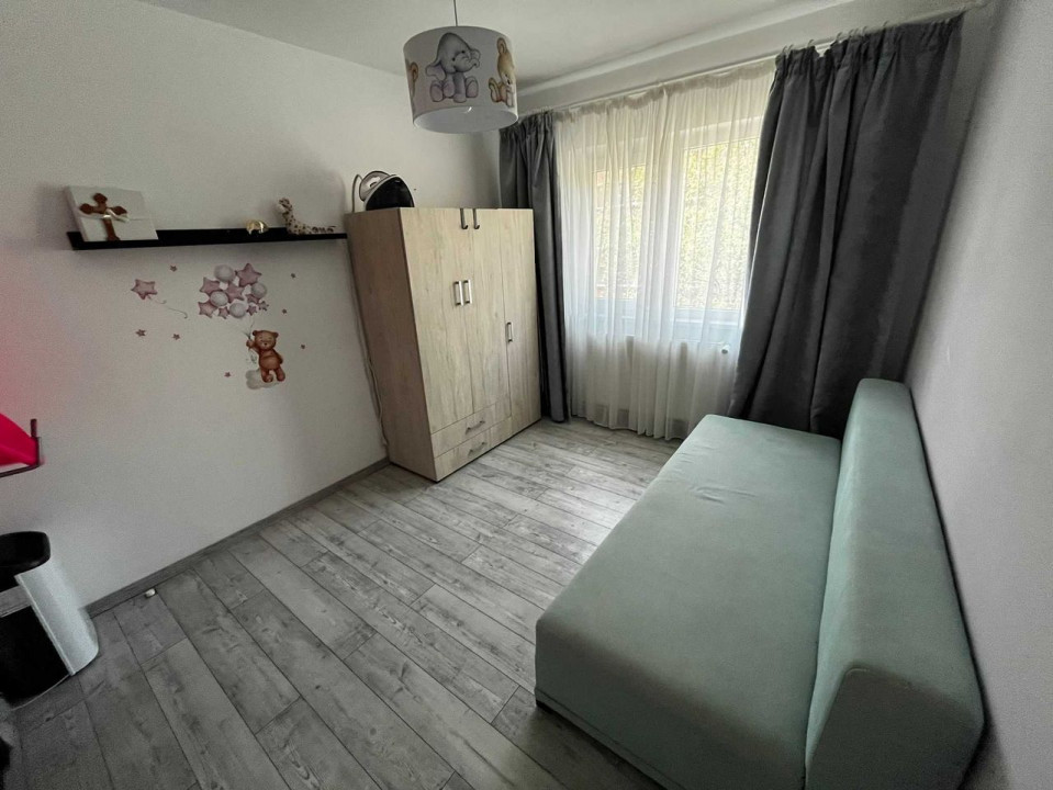 Apartament 3 camere (utilat-mobilat), situat în zona Tractorul