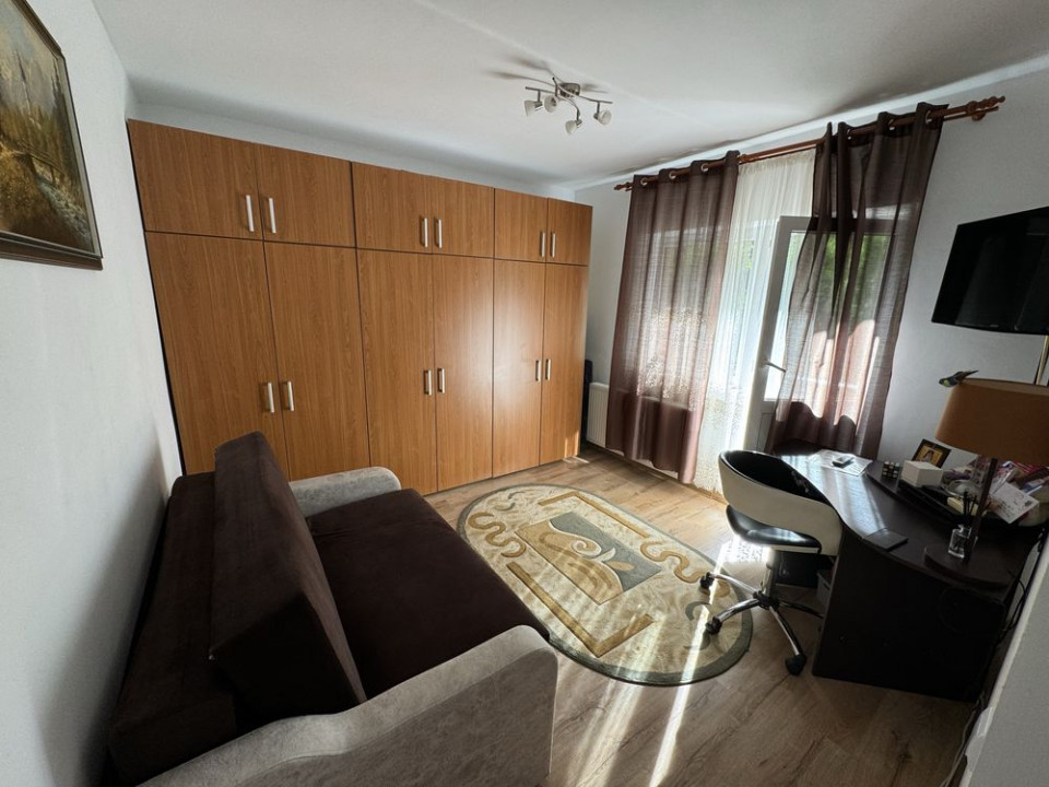 Apartament 3 camere (utilat-mobilat), situat în zona Racadau