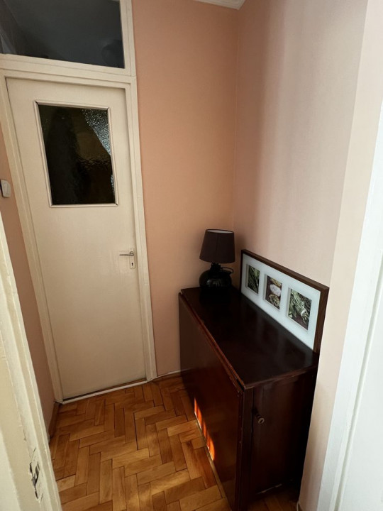 Apartament 3 camere (utilat-mobilat), situat în zona Florilor