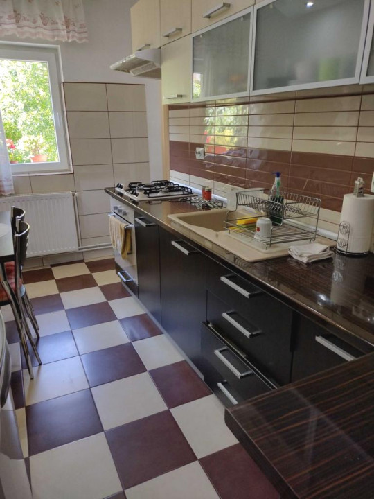 Apartament 3 camere(utilat-mobilat), zona Racadau(Valea Cetatii)