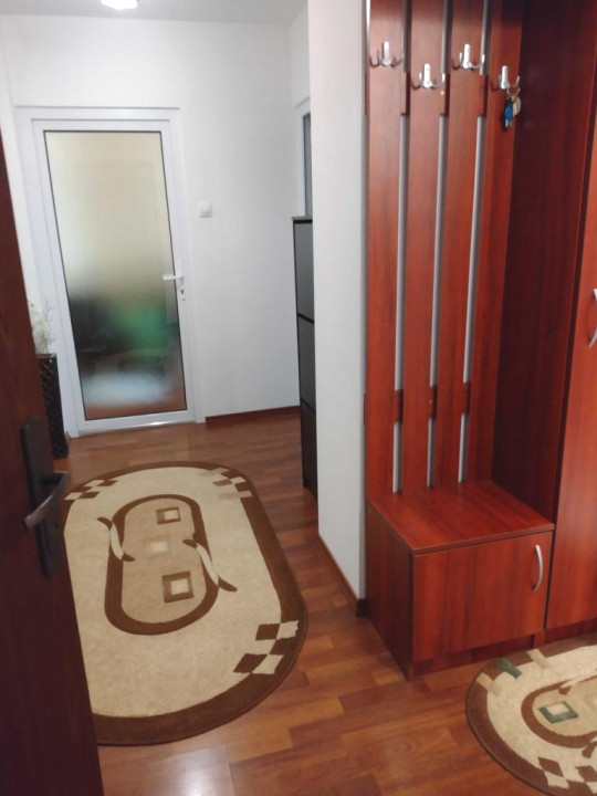 Apartament 3 camere(utilat-mobilat), zona Racadau(Valea Cetatii)