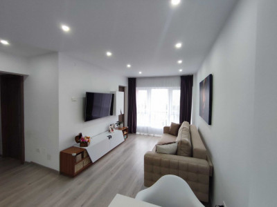 Apartament 3 camere (structura 2 camere recompartimentata) ,zona Garii.