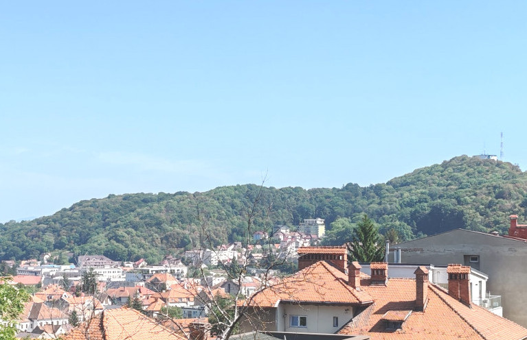 Apartament de Vânzare în Centrul Vechi al Brașovului, Panoramă Superbă 