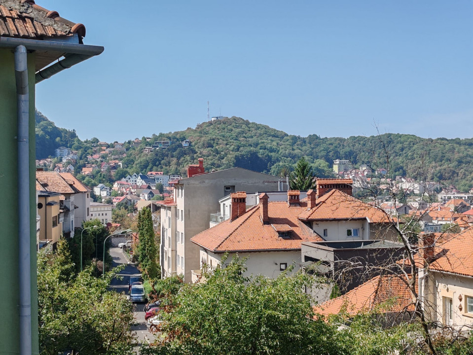 Apartament de Vânzare în Centrul Vechi al Brașovului, Panoramă Superbă 