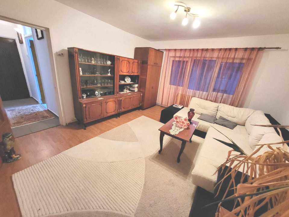 Vânzare apartament 3 camere, Bod – spațios și decomandat!