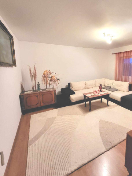 Vânzare apartament 3 camere, Bod – spațios și decomandat!