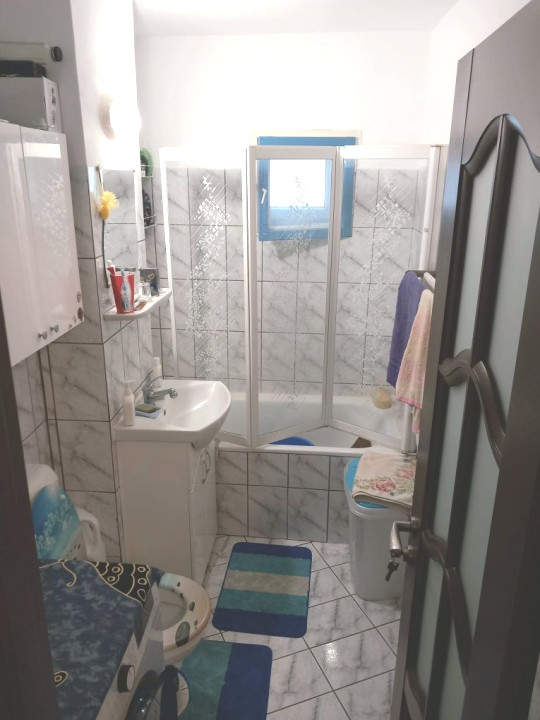 Apartament 2 camere de vânzare, decomandat, mobilat și utilat - Răcădău .