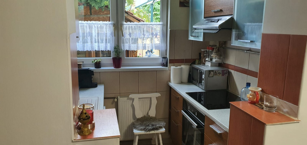 Vânzare casă cu două apartamente zona Bartolomeu 