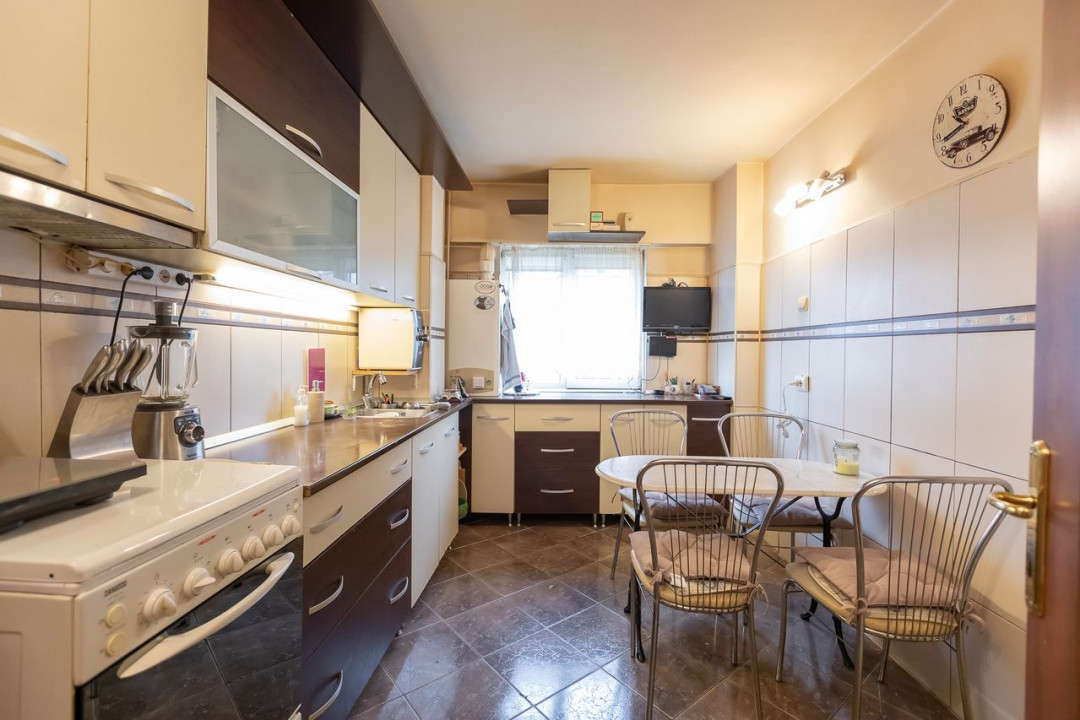 Apartament 4 camere Zona Centrul Civic 