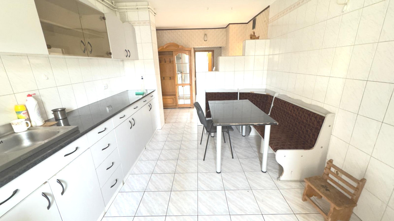 APARTAMENT 3 CAMERE ZONA JUDETEAN