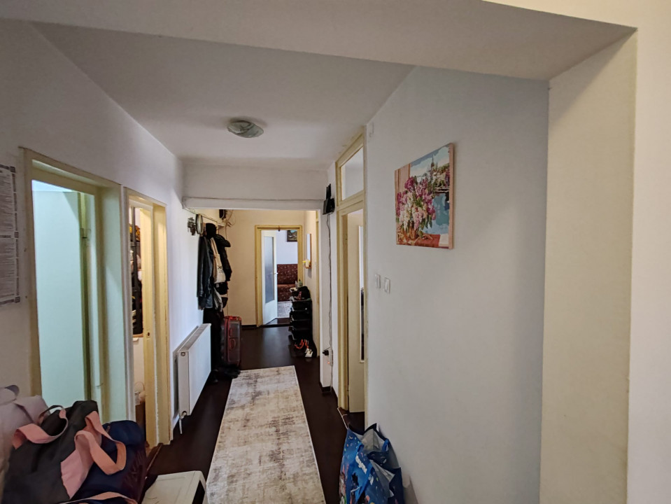 Apartament cu 3 camere situat in Zona Garii