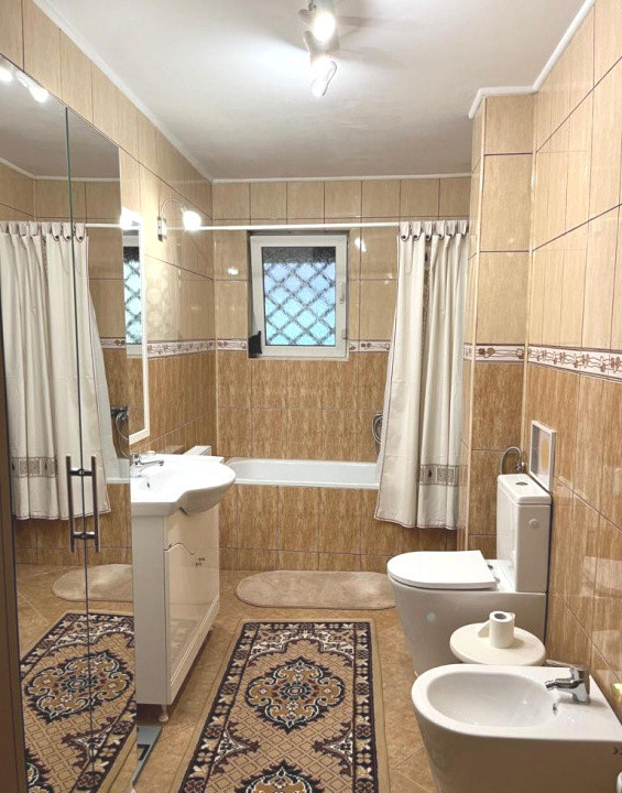 Casă spațioasă și elegantă, 