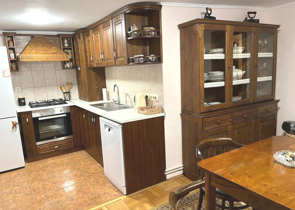 Casă spațioasă și elegantă, 