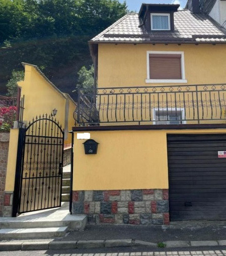 Casă spațioasă și elegantă, 