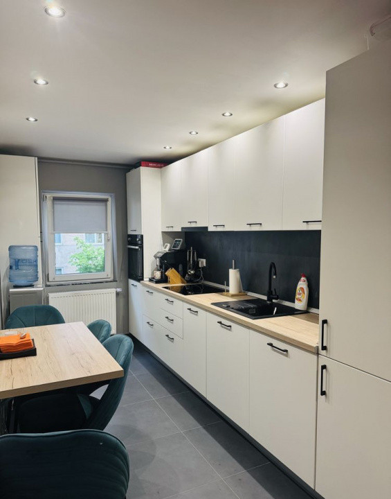 Apartament 4 camere complet renovat, mobilat și utilat 