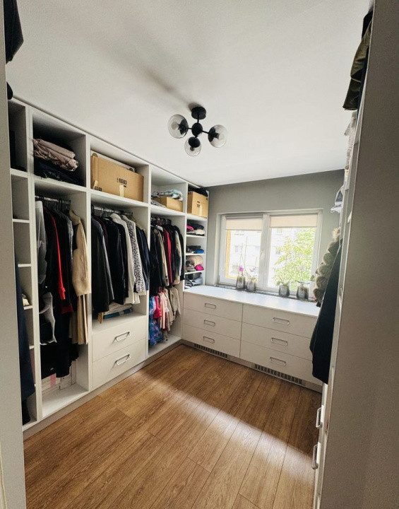 Apartament 4 camere complet renovat, mobilat și utilat 