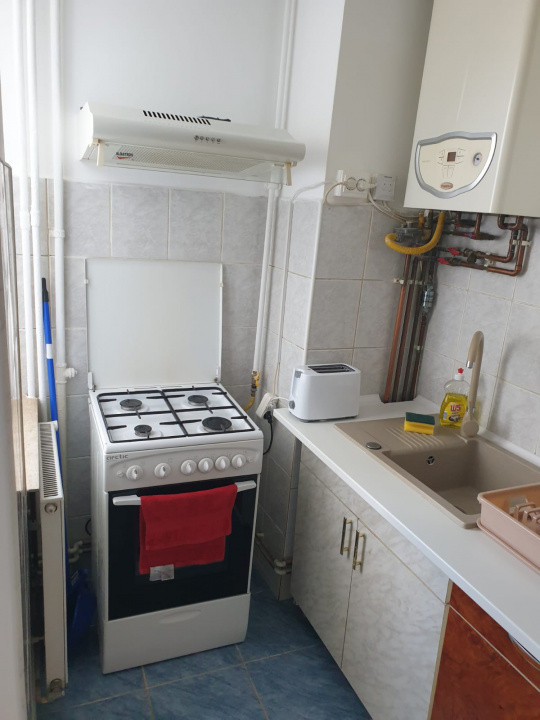 Garsonieră de închiriat – mobilată și utilată 