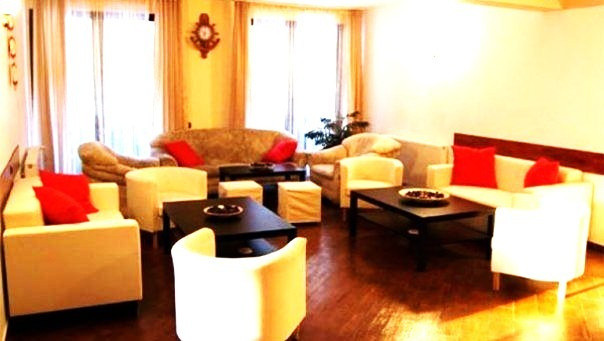 Pensiune de vânzare – 13 camere, complet mobilată și utilată – Valea Râșnoavei, 