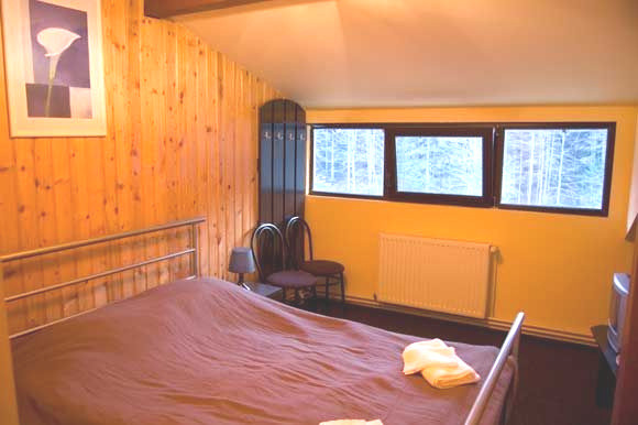 Pensiune de vânzare – 13 camere, complet mobilată și utilată – Valea Râșnoavei, 