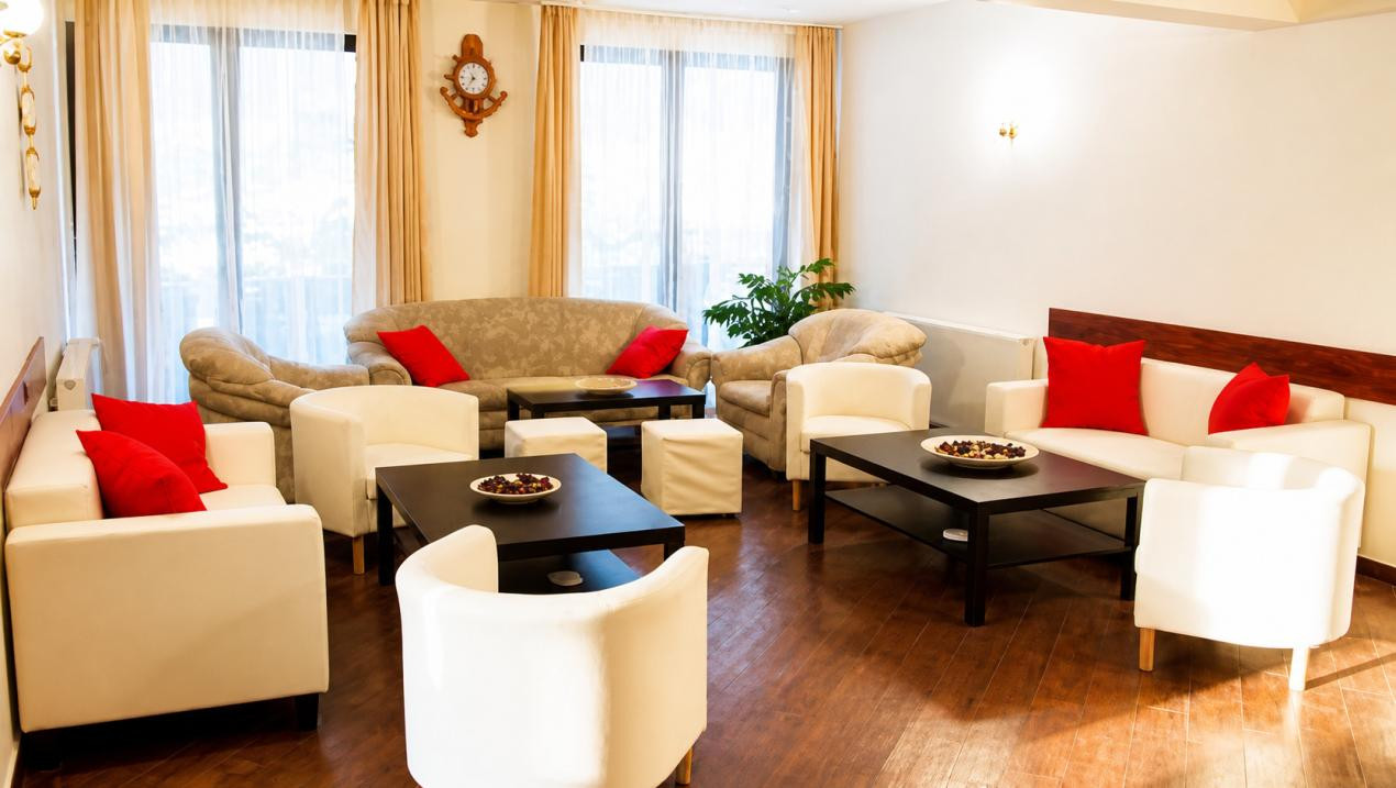 Pensiune de vânzare – 13 camere, complet mobilată și utilată – Valea Râșnoavei, 