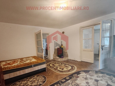 EXCLUSIVITATE! Casă de vânzare, 2 camere - situată în Centrul Istoric !