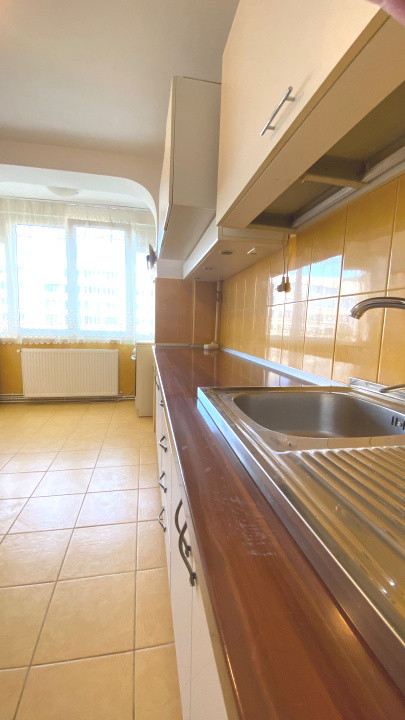 Apartament 3 camere Centru Civic  liber la inchiriere !