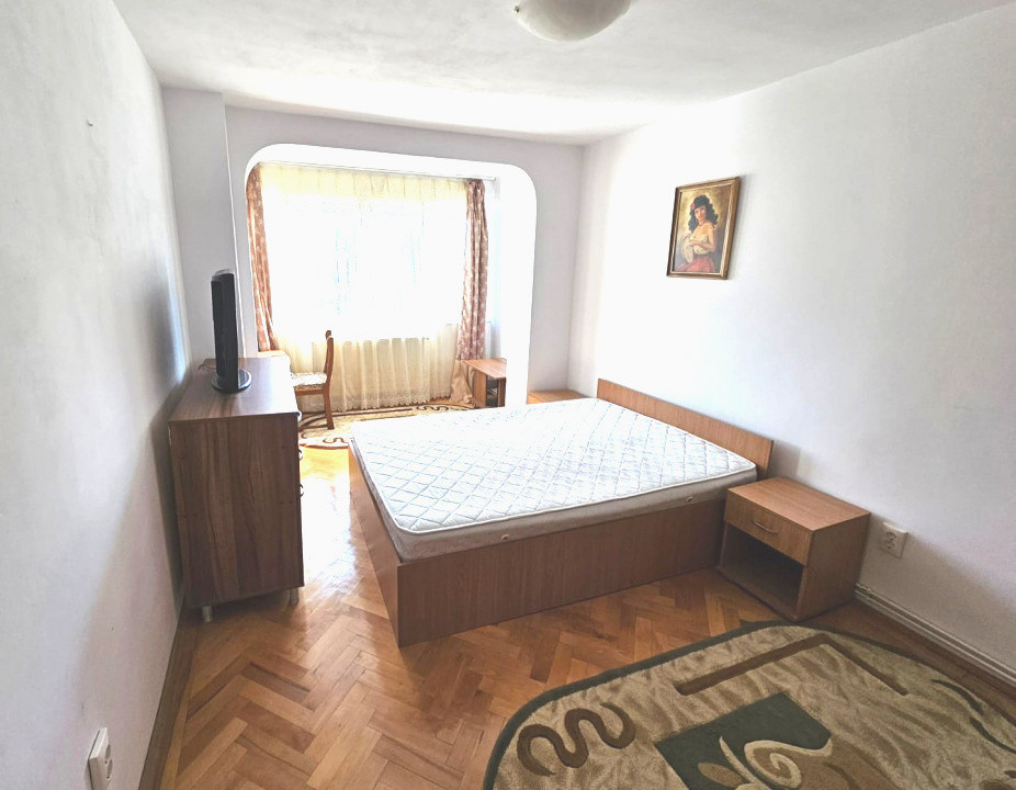 Apartament 3 camere Centru Civic  liber la inchiriere !