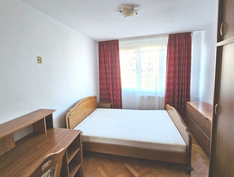 Apartament 3 camere Centru Civic  liber la inchiriere !