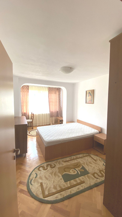 Apartament 3 camere Centru Civic  liber la inchiriere !