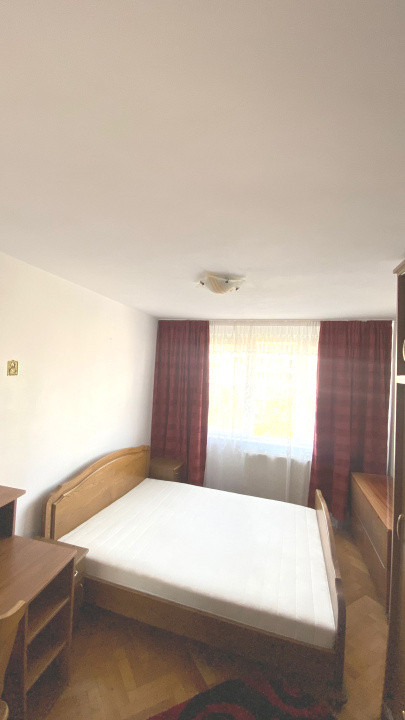 Apartament 3 camere Centru Civic  liber la inchiriere !