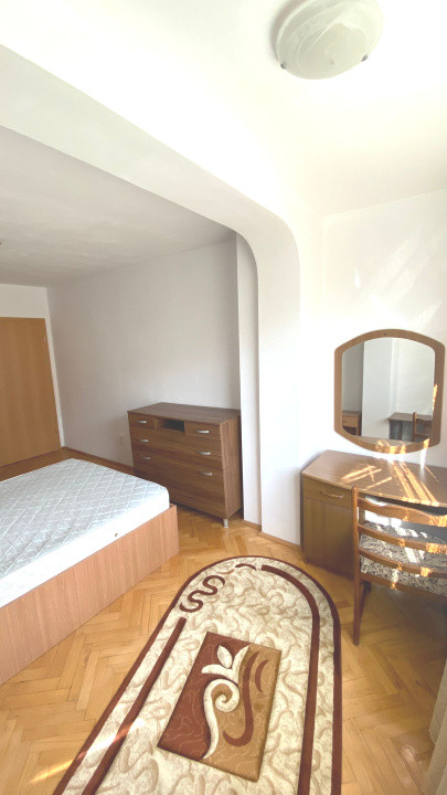 Apartament 3 camere Centru Civic  liber la inchiriere !