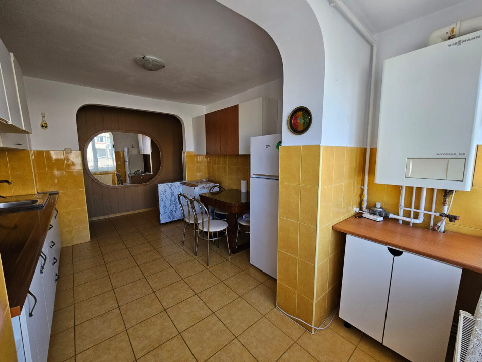 Apartament 3 camere Centru Civic  liber la inchiriere !