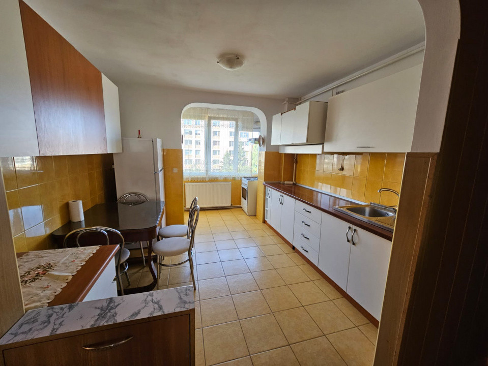 Apartament 3 camere Centru Civic  liber la inchiriere !