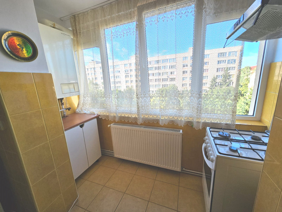 Închiriere apartament 3 camere – Bld. Victoriei, decomandat