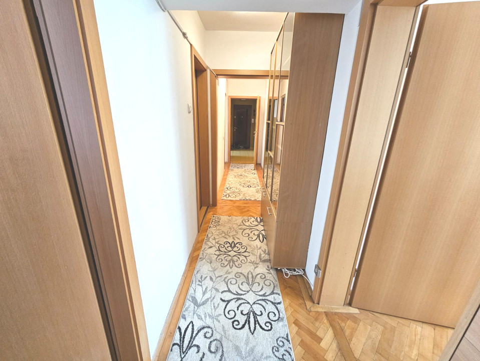 Închiriere apartament 3 camere – Bld. Victoriei, decomandat