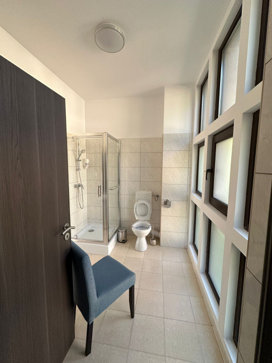 Clădire renovată, pretabilă pentru hotel, pensiune, retreat, centru, etc 