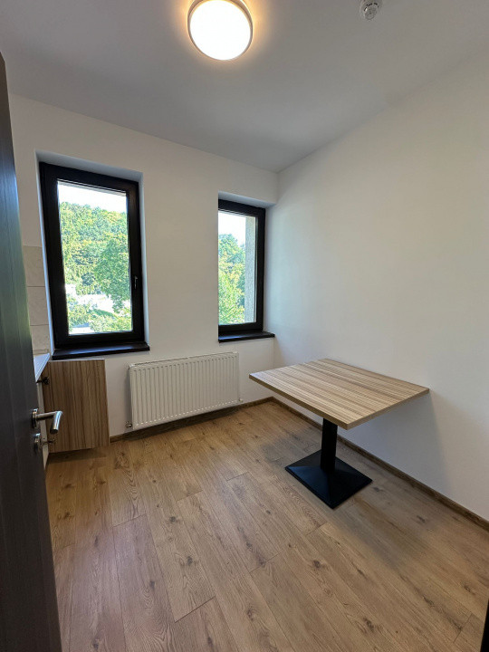 Clădire renovată, pretabilă pentru hotel, pensiune, retreat, centru, etc 