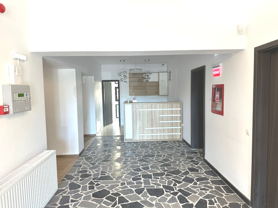 Clădire renovată, pretabilă pentru hotel, pensiune, retreat, centru, etc 