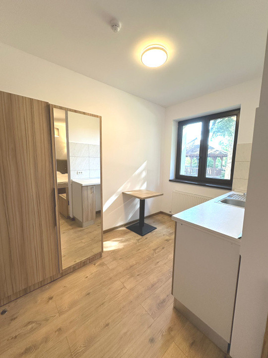 Clădire renovată, pretabilă pentru hotel, pensiune, retreat, centru, etc 