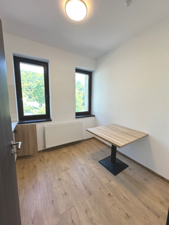 Clădire renovată, pretabilă pentru hotel, pensiune, retreat, centru, etc 