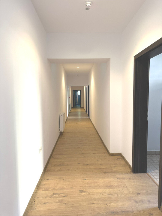 Clădire renovată, pretabilă pentru hotel, pensiune, retreat, centru, etc 