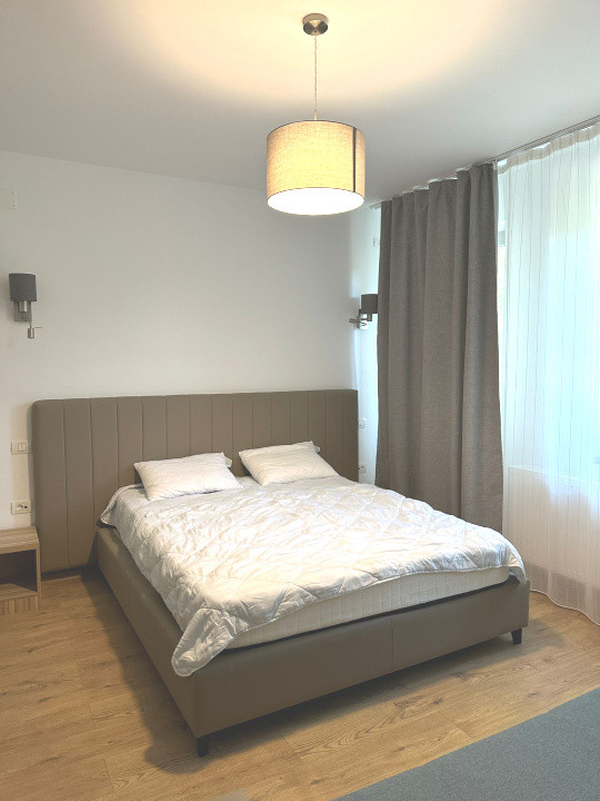 Clădire renovată, pretabilă pentru hotel, pensiune, retreat, centru, etc 