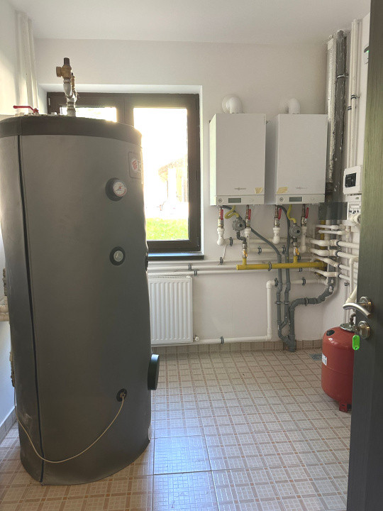 Clădire renovată, pretabilă pentru hotel, pensiune, retreat, centru, etc 