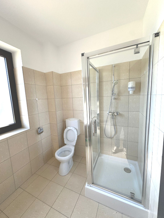 Clădire renovată, pretabilă pentru hotel, pensiune, retreat, centru, etc 