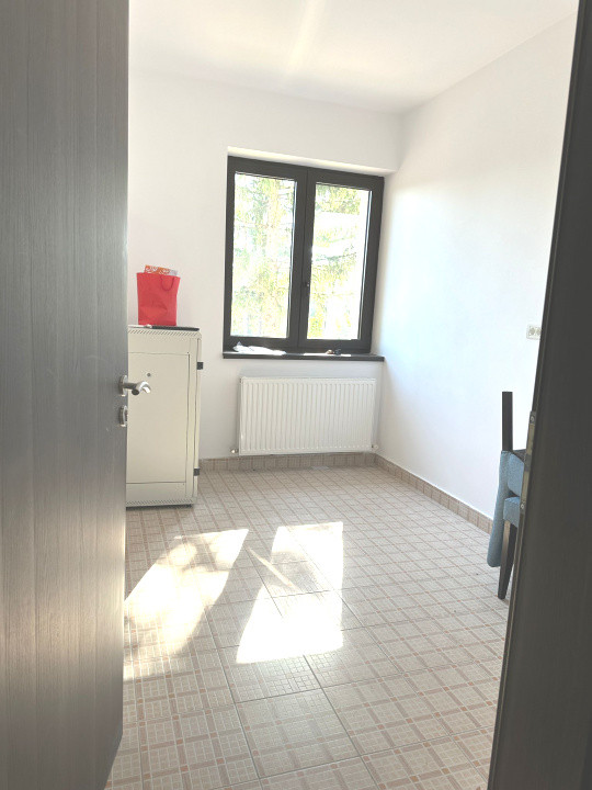 Clădire renovată, pretabilă pentru hotel, pensiune, retreat, centru, etc 