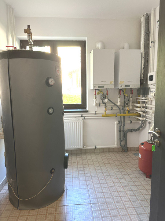 Clădire renovată, pretabilă pentru hotel, pensiune, retreat, centru, etc 